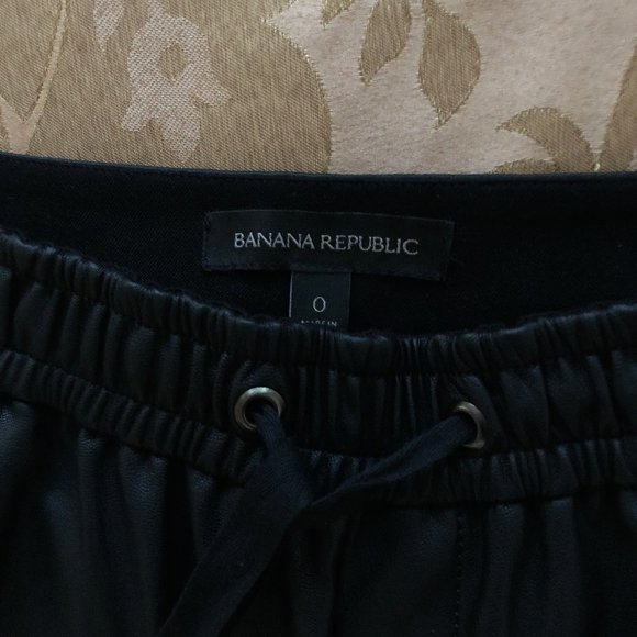 Banana Republic Faux Leather Gaucho Pant - Picture 6 of 7